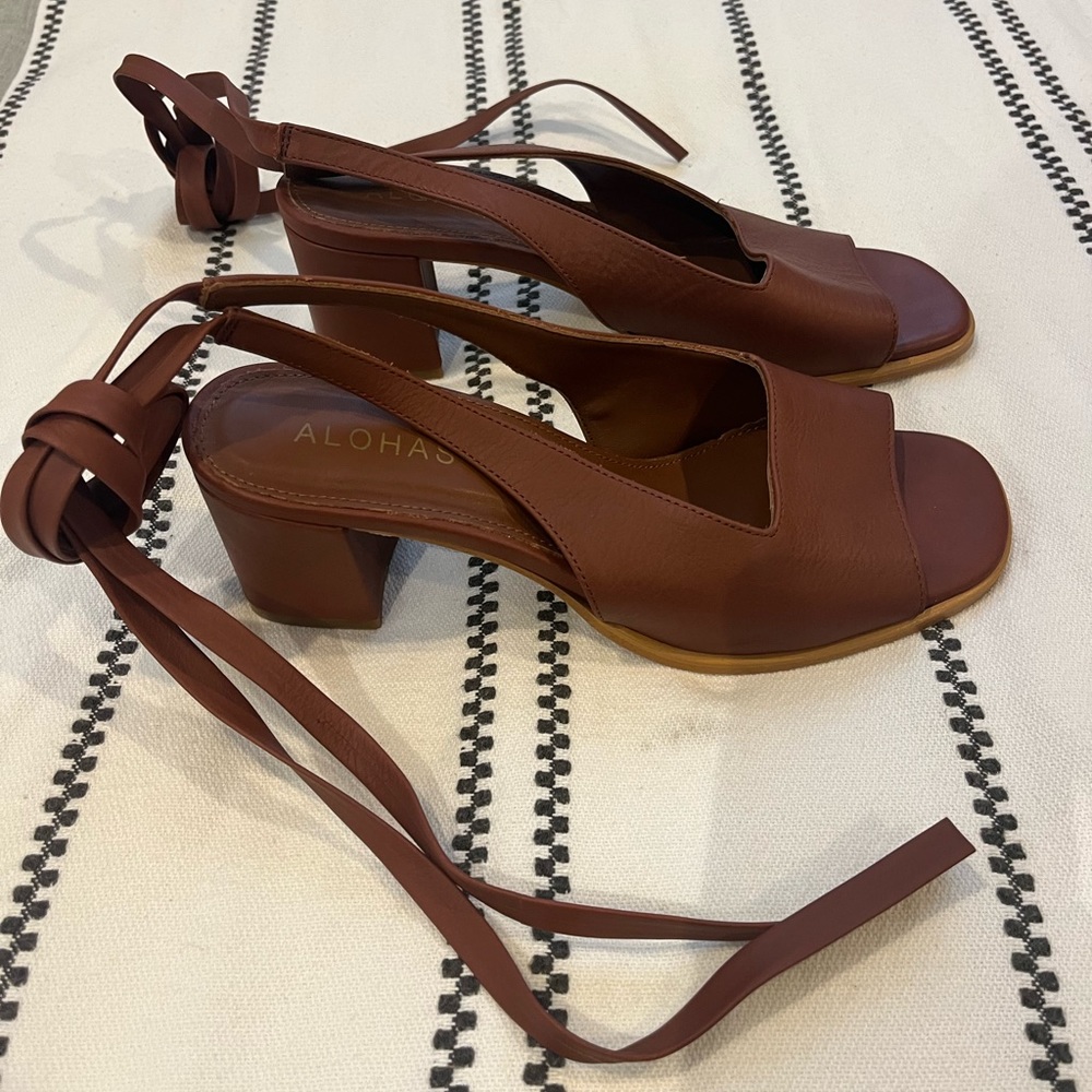 SOLD ALOHAS Block Heel Leather Sandals - Lille Dark Tan - Women’s Size EU39/US8
